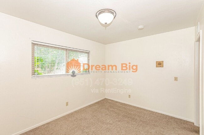 Building Photo - 5971 Sunland Pl