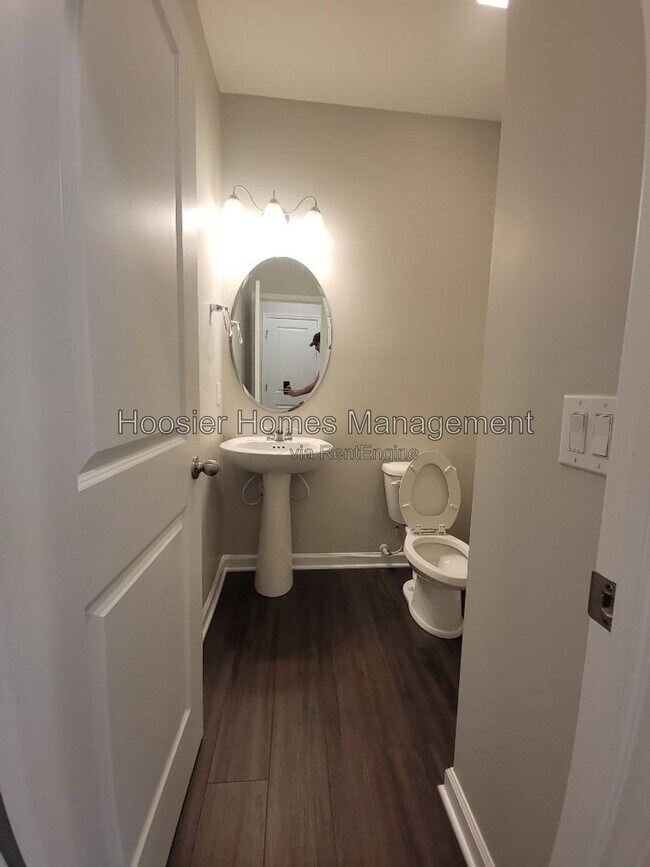 Building Photo - 5645 Brownstone Dr
