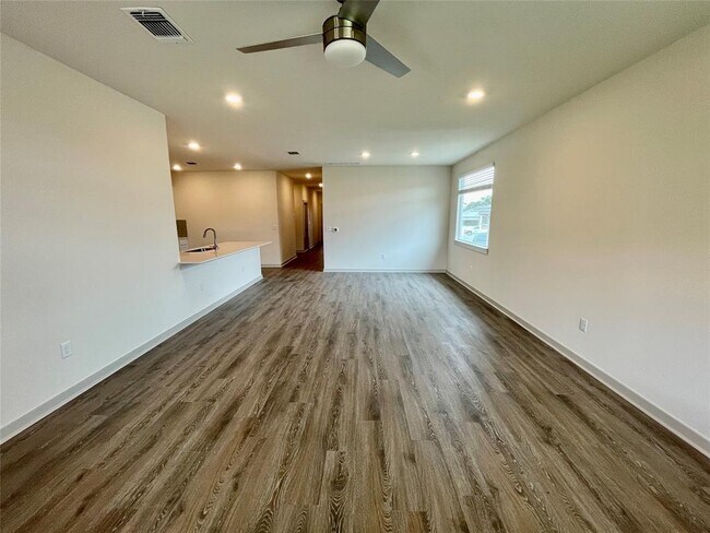 Building Photo - 2413 Sisterdale Ln