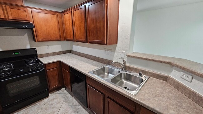 Building Photo - Adorable Single Level Condo  Close to Summerlin!!!
