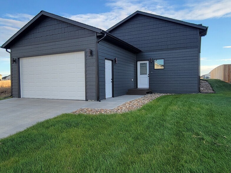 Primary Photo - 5633 Coal Bank Dr