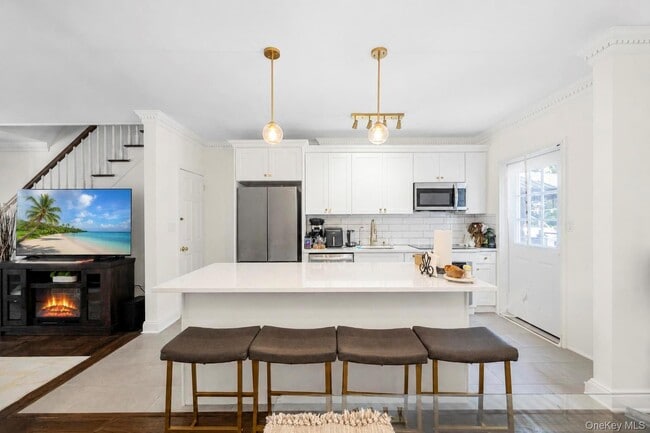 Building Photo - 63-39 77th Pl