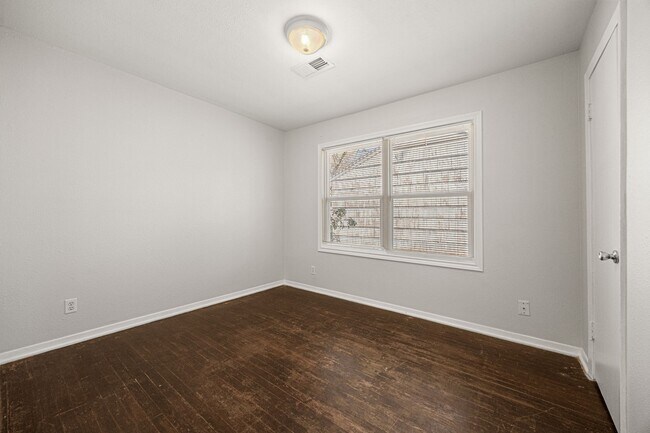 Building Photo - 6619 Maybank Dr