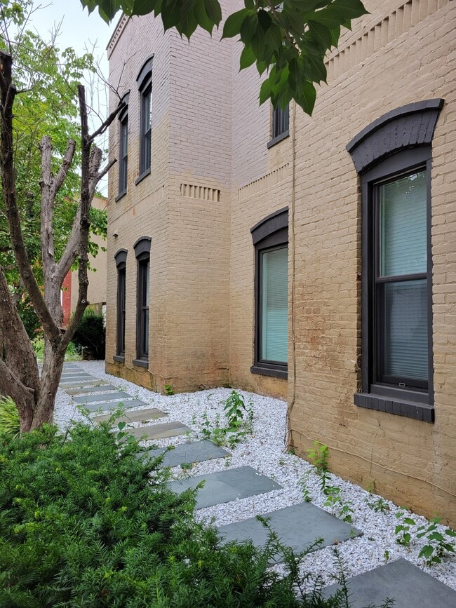 Building Photo - 255 10th St NE