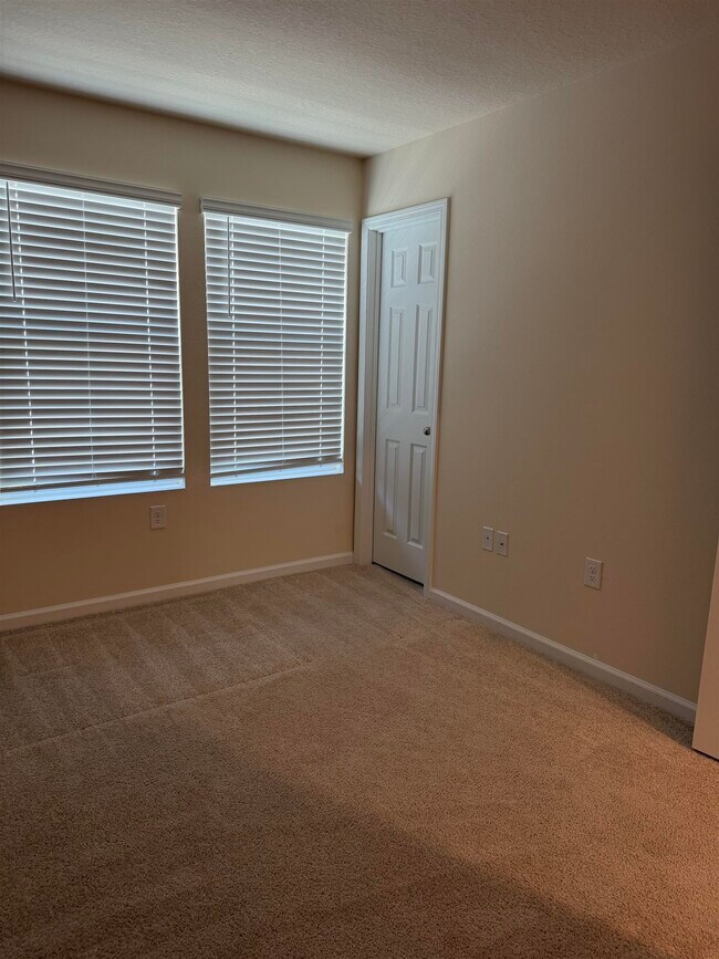 Building Photo - 136 Whispering Brk Dr