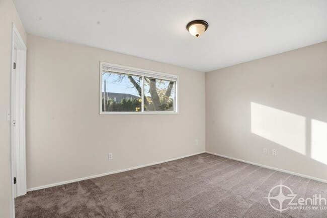 Building Photo - 11907 NE 4th St