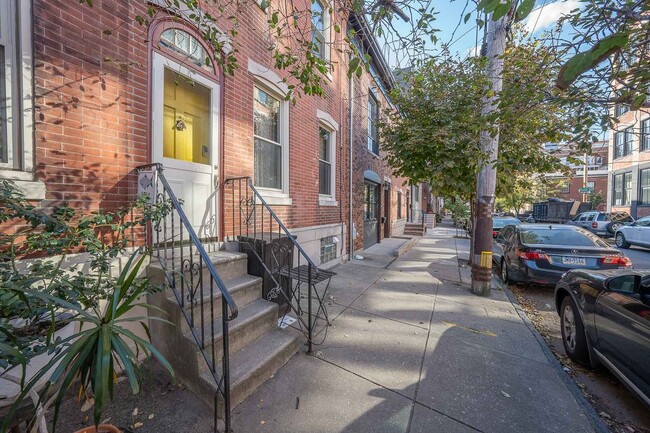 Building Photo - 1504 E Palmer St