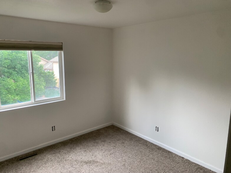 Building Photo - 563 Sundisk Dr