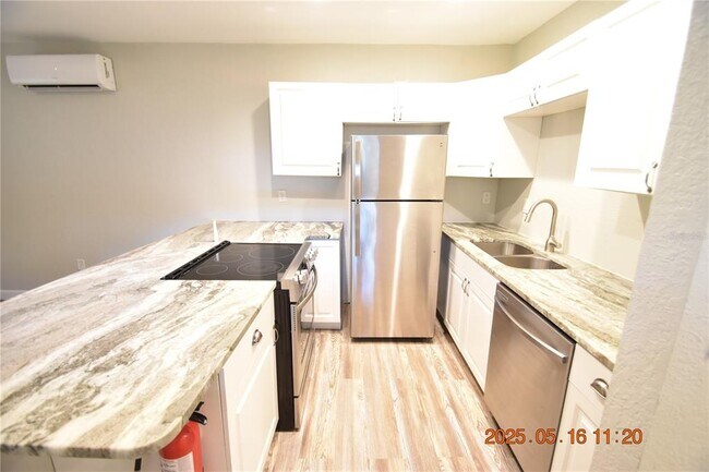 Building Photo - 419 Stremma Rd