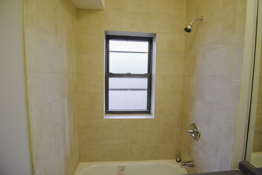 Building Photo - 555 W Arlington