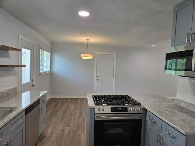 Building Photo - 2647 Springvale Dr