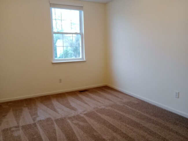 Building Photo - 5005-5007 Carrie Ridge Dr.