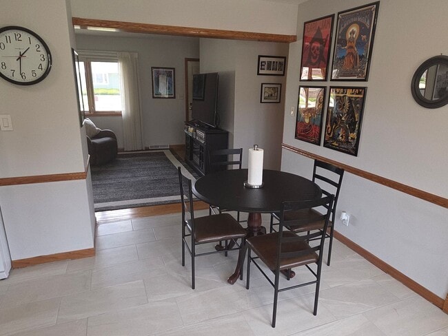 Building Photo - Updated 3 bedroom Racine ranch