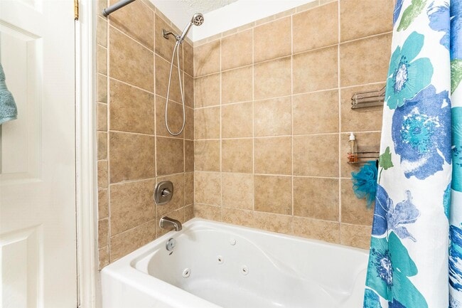 Building Photo - 405 Avondale Ln