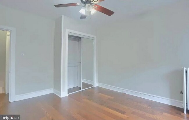 Building Photo - Spacious 3 Bedroom on 2nd