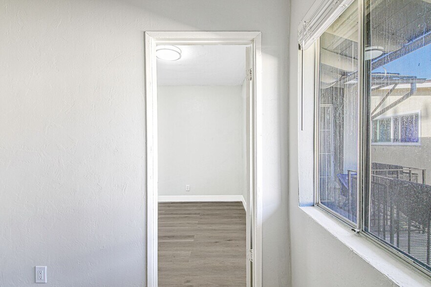 Building Photo - 811 Gardenia Ave