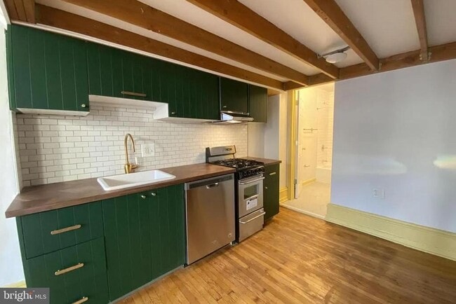 Building Photo - 2107 Green St