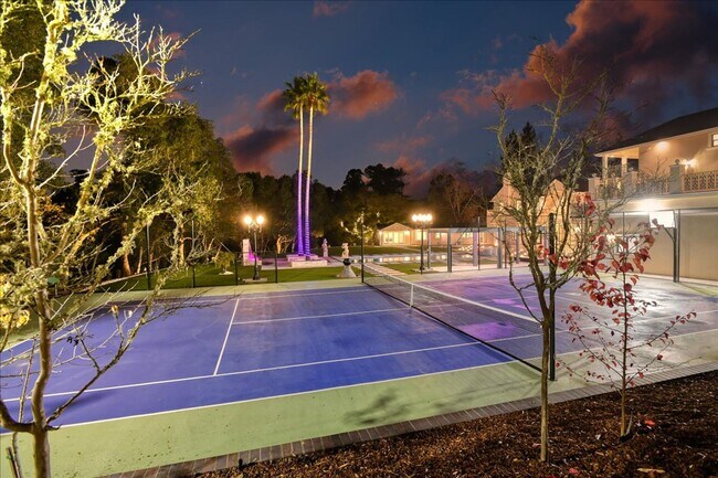 Building Photo - Luxury 10 Bedrooms, 9 Bathroom Estate for Lease in Los Gatos