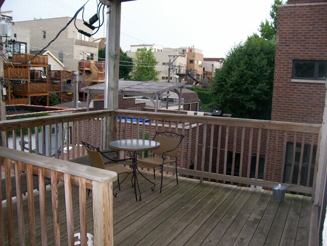 Building Photo - 1012 N Wolcott Ave