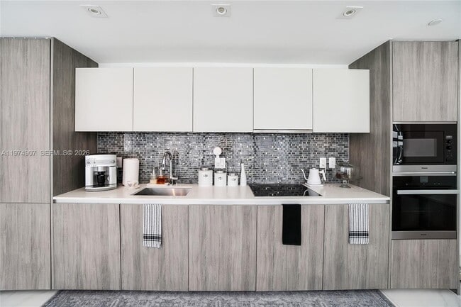 Building Photo - 2900 NE 7th Ave