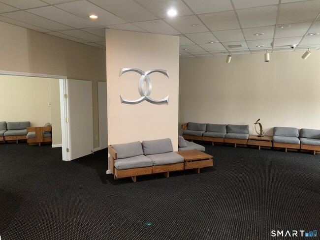 Building Photo - 34 A Padanaram Rd