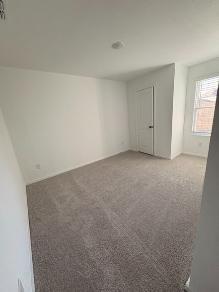 Building Photo - 240 Pacific Waters