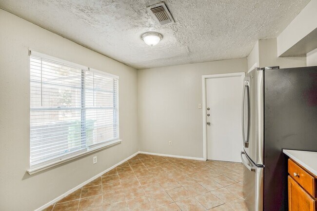 Building Photo - 8403 Quail Burg Ln