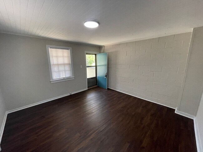 Building Photo - New Bern 505