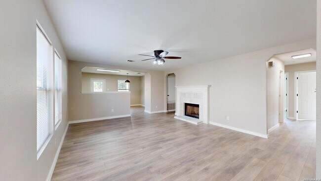 Building Photo - 145 S Willow Way