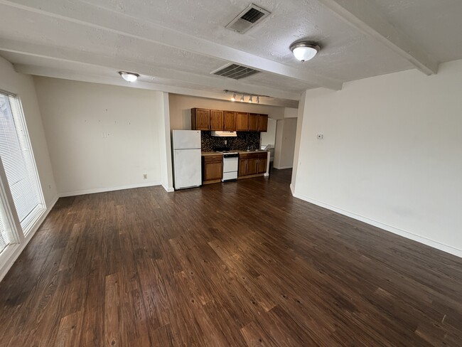 Building Photo - 4704 Chenevert St