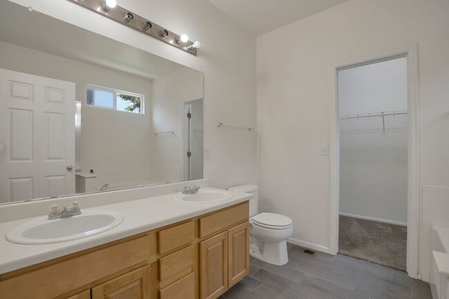 Building Photo - 13647 Plaster Cir