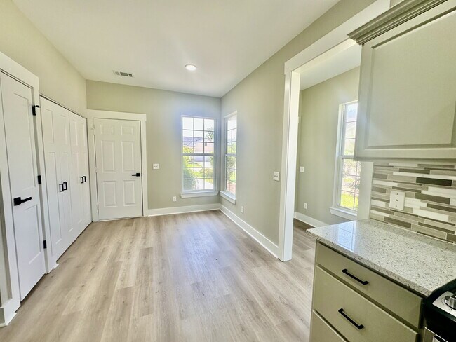 Building Photo - Gorgeous Renovated Two Bedroom Home in Sun City!