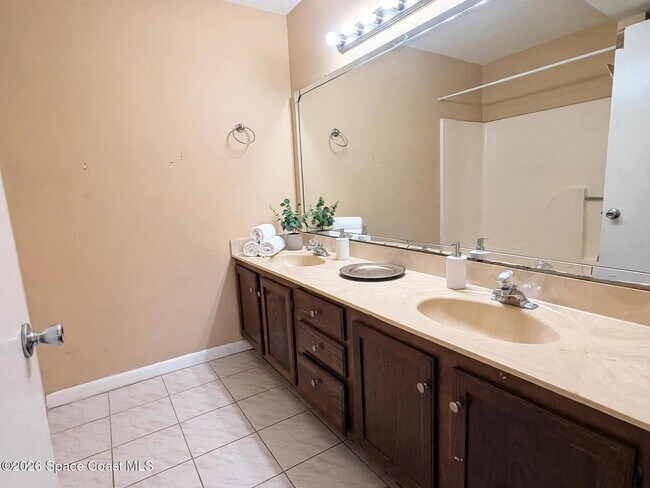 Building Photo - 2101 Forest Knoll Dr NE