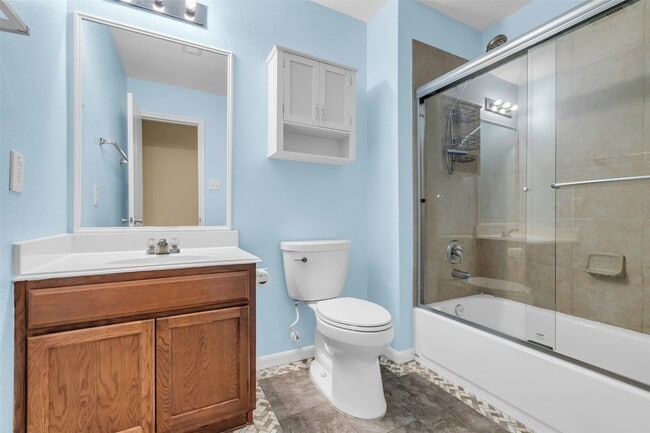 Building Photo - 1608 Pointe Leone