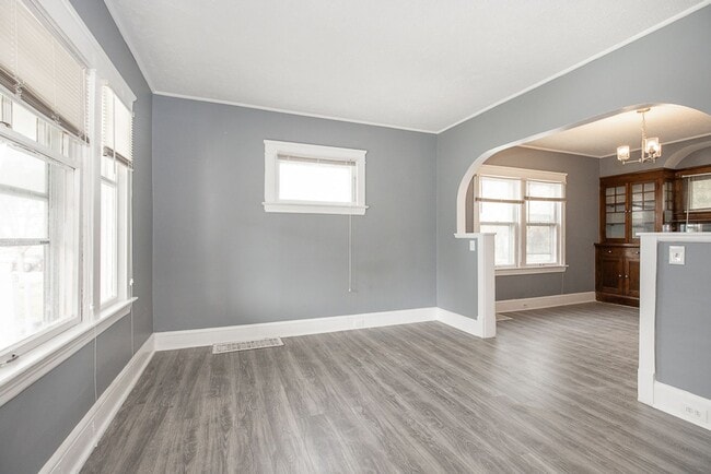 Building Photo - 3 BED, 1 BATH BEAUTIFUL SINGLE-FAMILY HOME IN CLEVELAND!