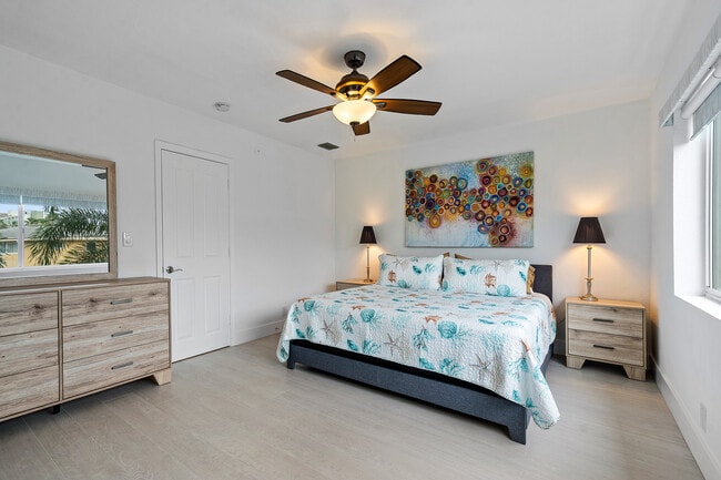 Building Photo - 2881 NE 32nd St