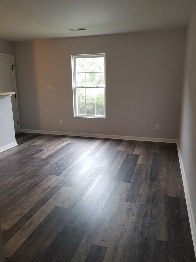 Building Photo - Cute and Cozy !!!!