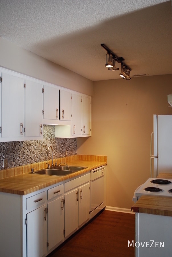 Building Photo - 1801 Canal Dr