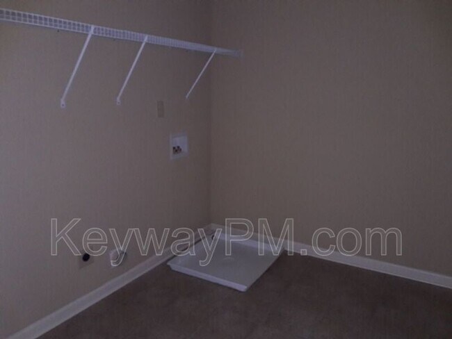 Building Photo - 830 Erika Ln