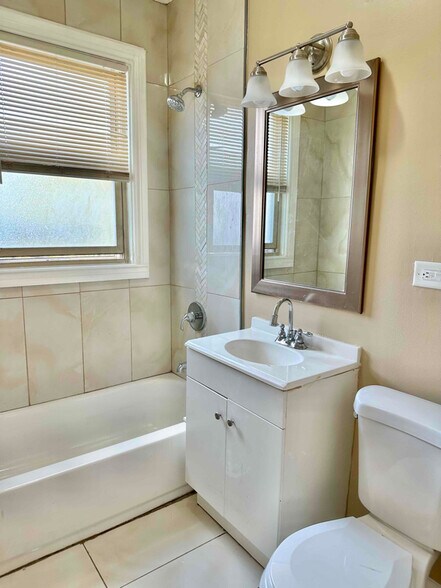 Building Photo - 1144 W 84th St