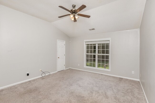Building Photo - 3 Bedroom 2 Bathroom Home in Walden Creek