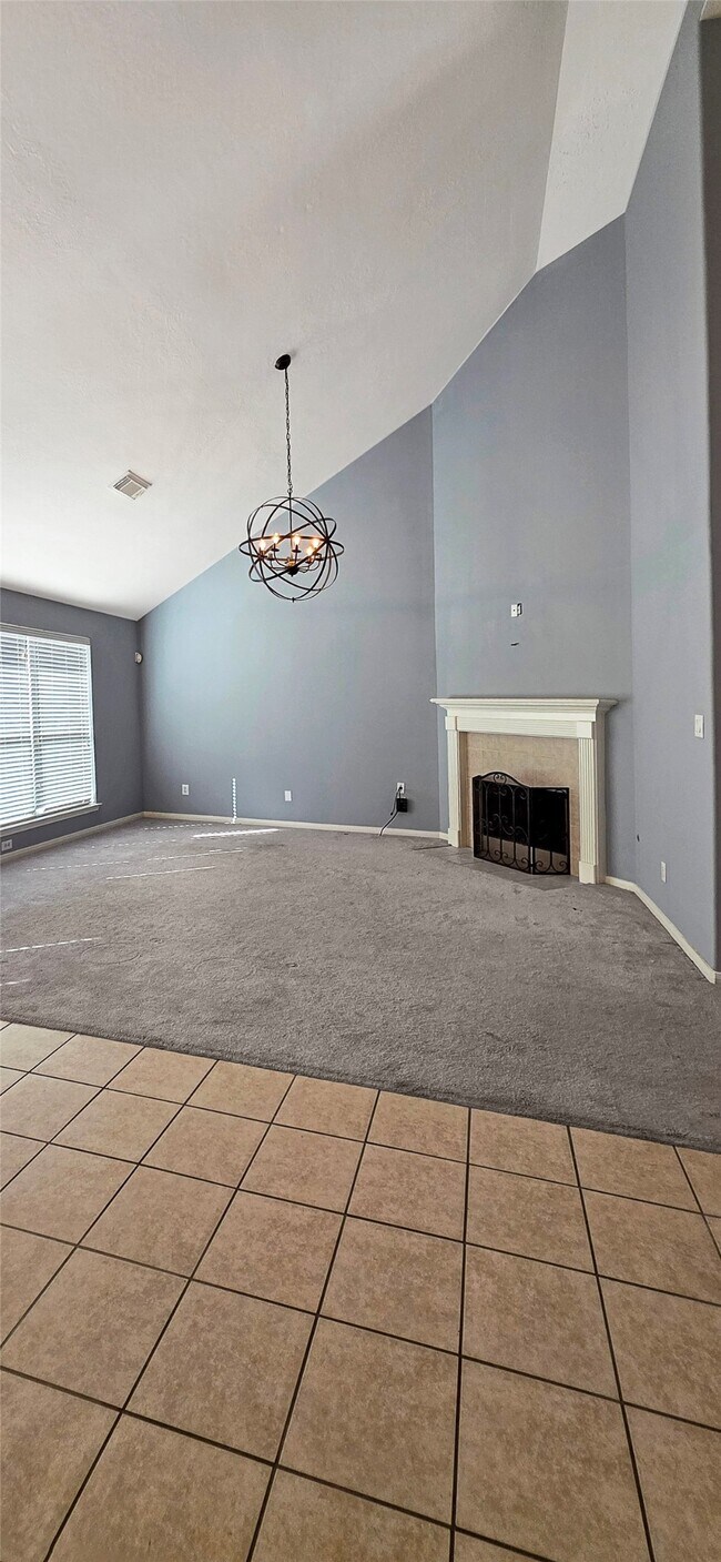 Building Photo - 2202 Drake Falls Dr