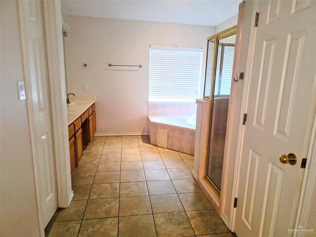 Building Photo - 28 Warbler Ave