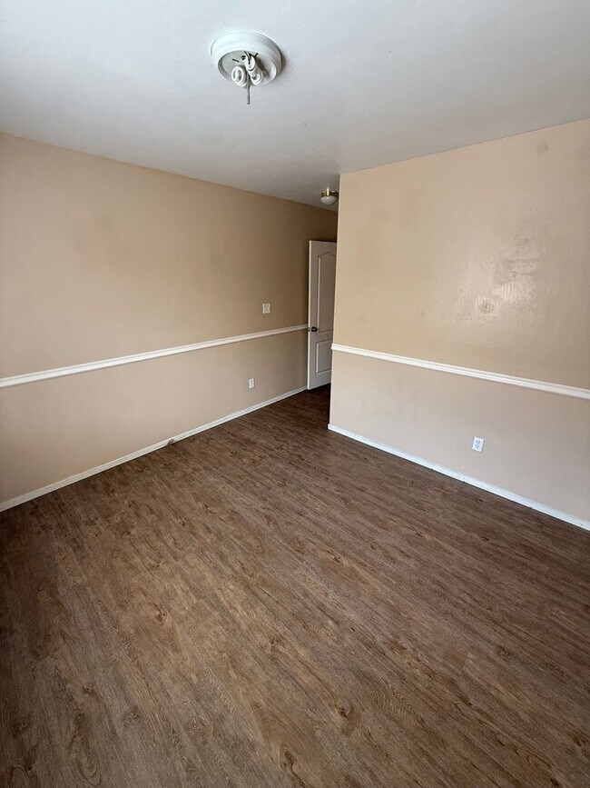 Building Photo - Spacious 4-Bedroom Home in Southwest Baker...