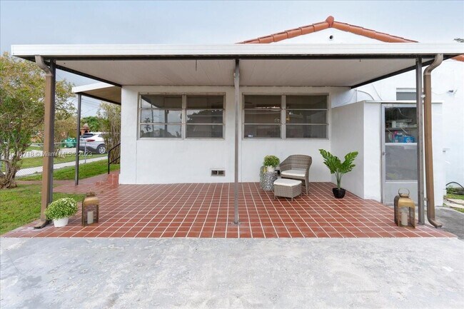 Building Photo - 4798 SW 1st St