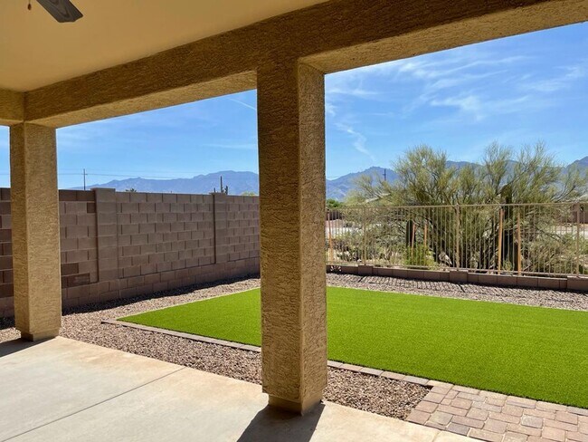 Building Photo - 4 Bed / 3 Bath Energy-efficient home! High...