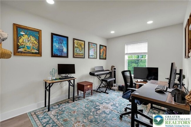 Building Photo - 221 Craig Ave