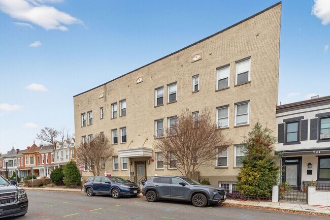 Building Photo - Available Now! Six Minute Walk to Metro, Gorgeous Community!