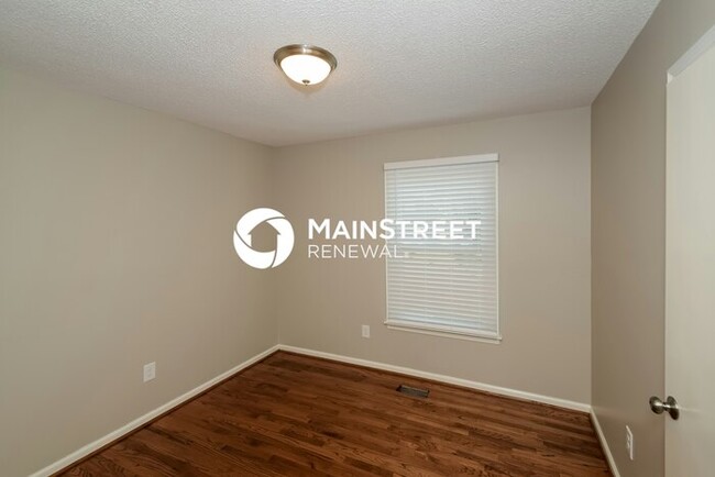 Building Photo - 920 19th Ave NW