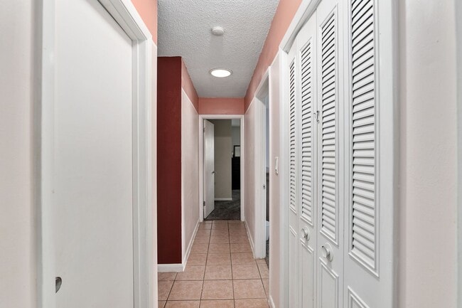 Building Photo - Beautiful 4/3 home With Attached Mother In...